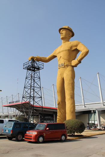Tulsa Golden Driller Statue